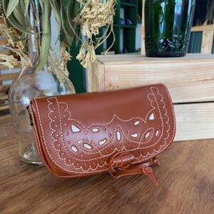 Bolso de piel rociero picado