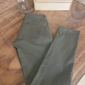 Chino básico kaki A La Vaquera